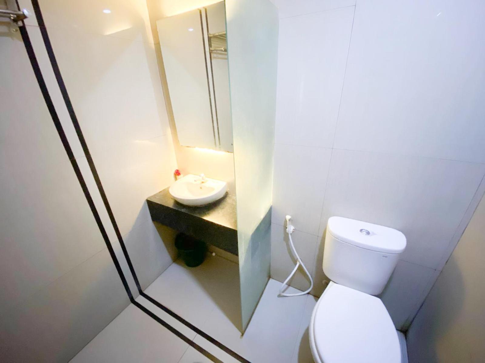 Reddoorz Near Pantai Idola Banyutowo Hotel D'Llala Pati Luaran gambar